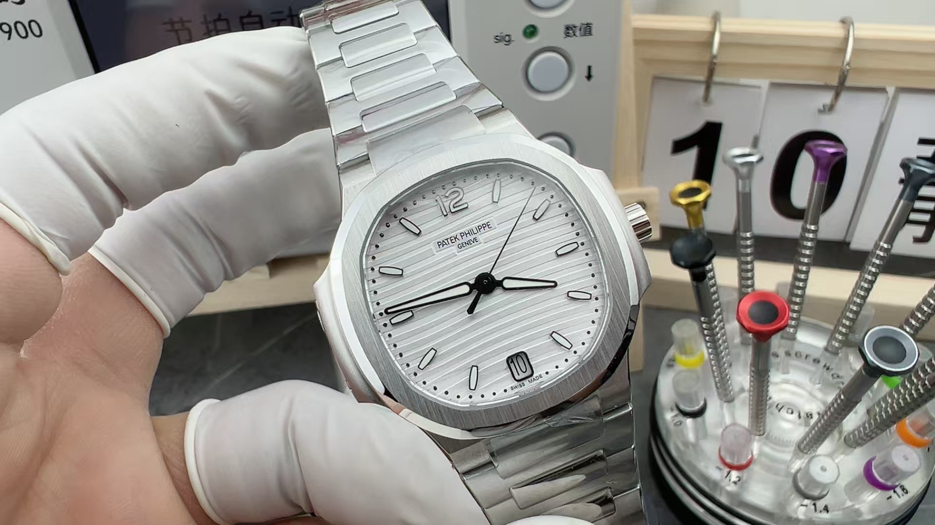 3K Patek Philippe Women's Nautilus 7118/1A‑010 Steel Belt White Plate