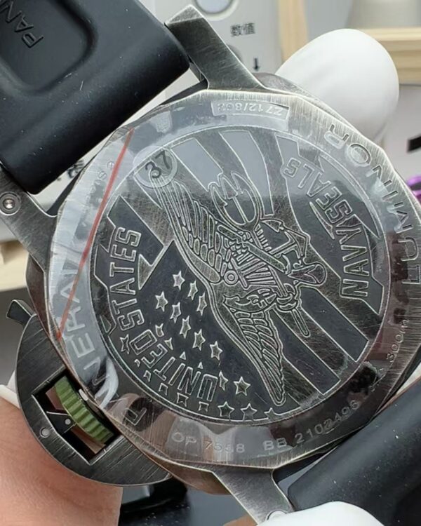 VS Panerai rubber strap black plate