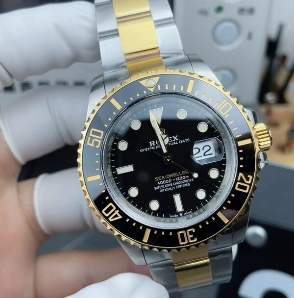 VS Rolex 126618LN single yellow steel strip black plate
