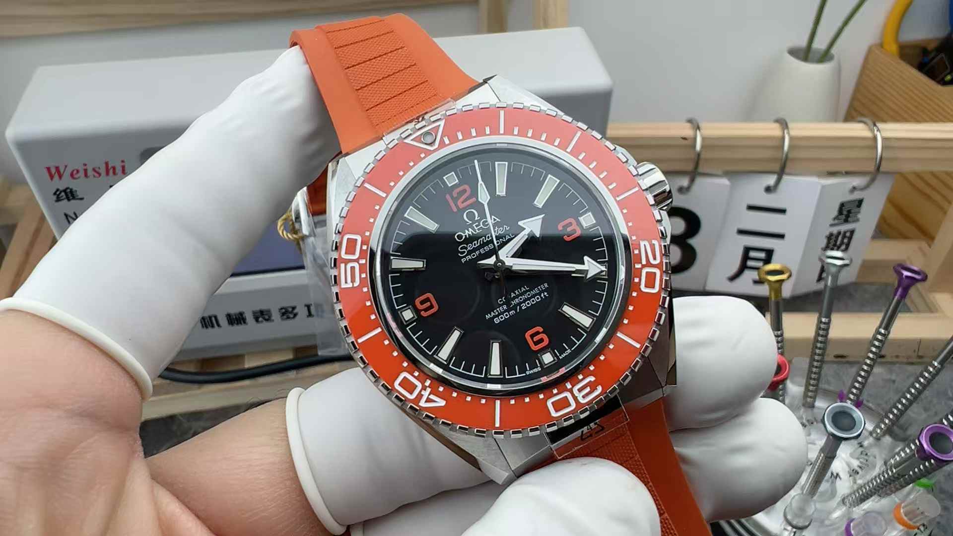 VS Factory Omega watch fourth-generation seahorse 600 rubber belt black plate orange circle