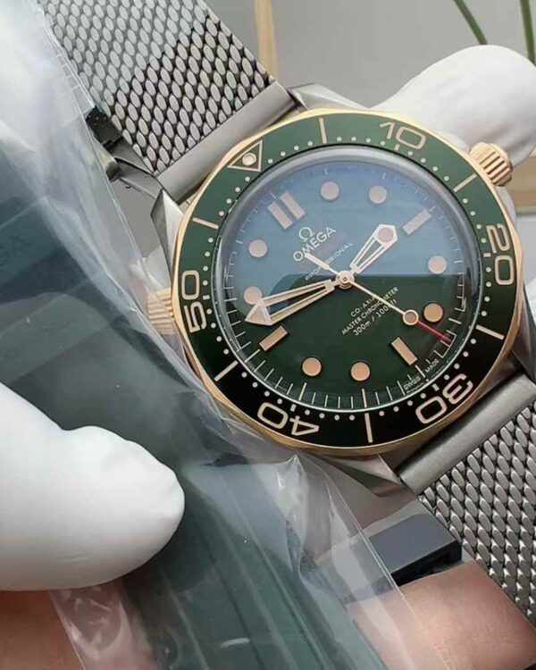 OR Factory Omega Seahorse 300 Milan with green plate
