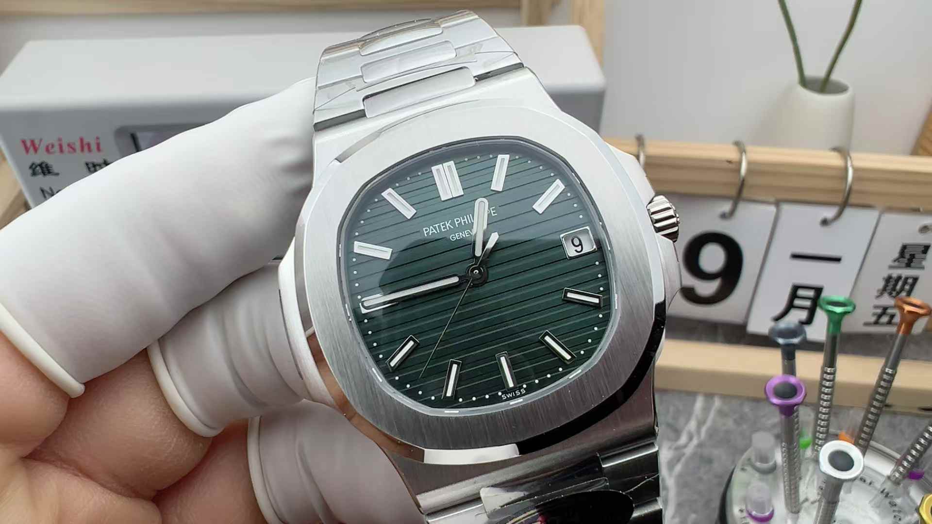 V Factory Patek Philippe 5711 Steel Belt Green Plate