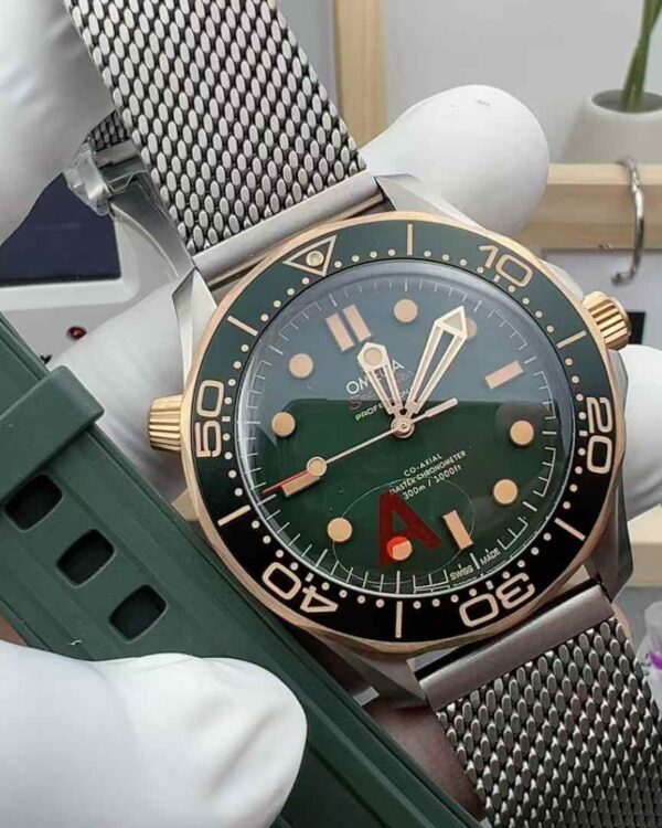 VS Omega room is flawless in gold and green   Steel strip green plate