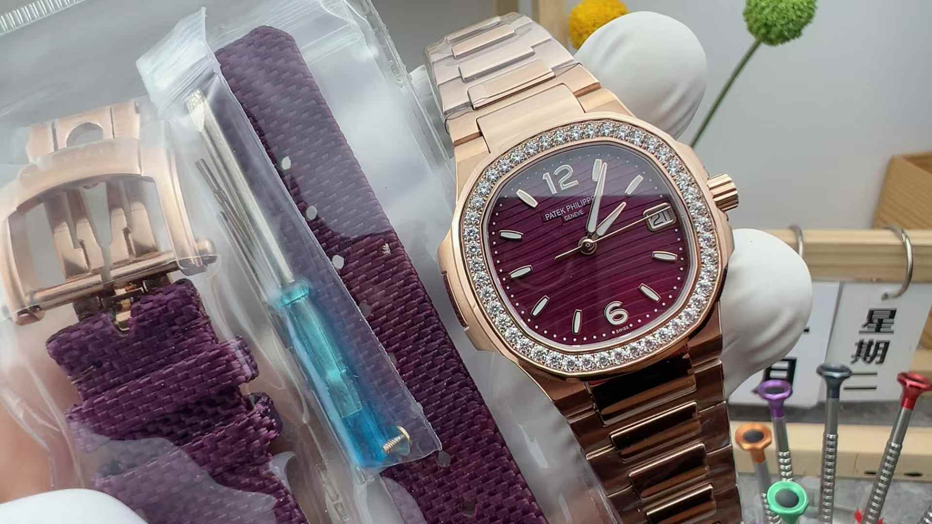 Patek Philippe Original Original Nautilus 7010 Diamond Ring Rose Gold 32MM Women's Steel Band Red Plate